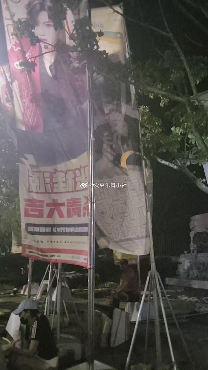 【投稿】lss早上被拆了违章建筑今天晚上就来抢qwp通过审批的地盘，欺负qwp家