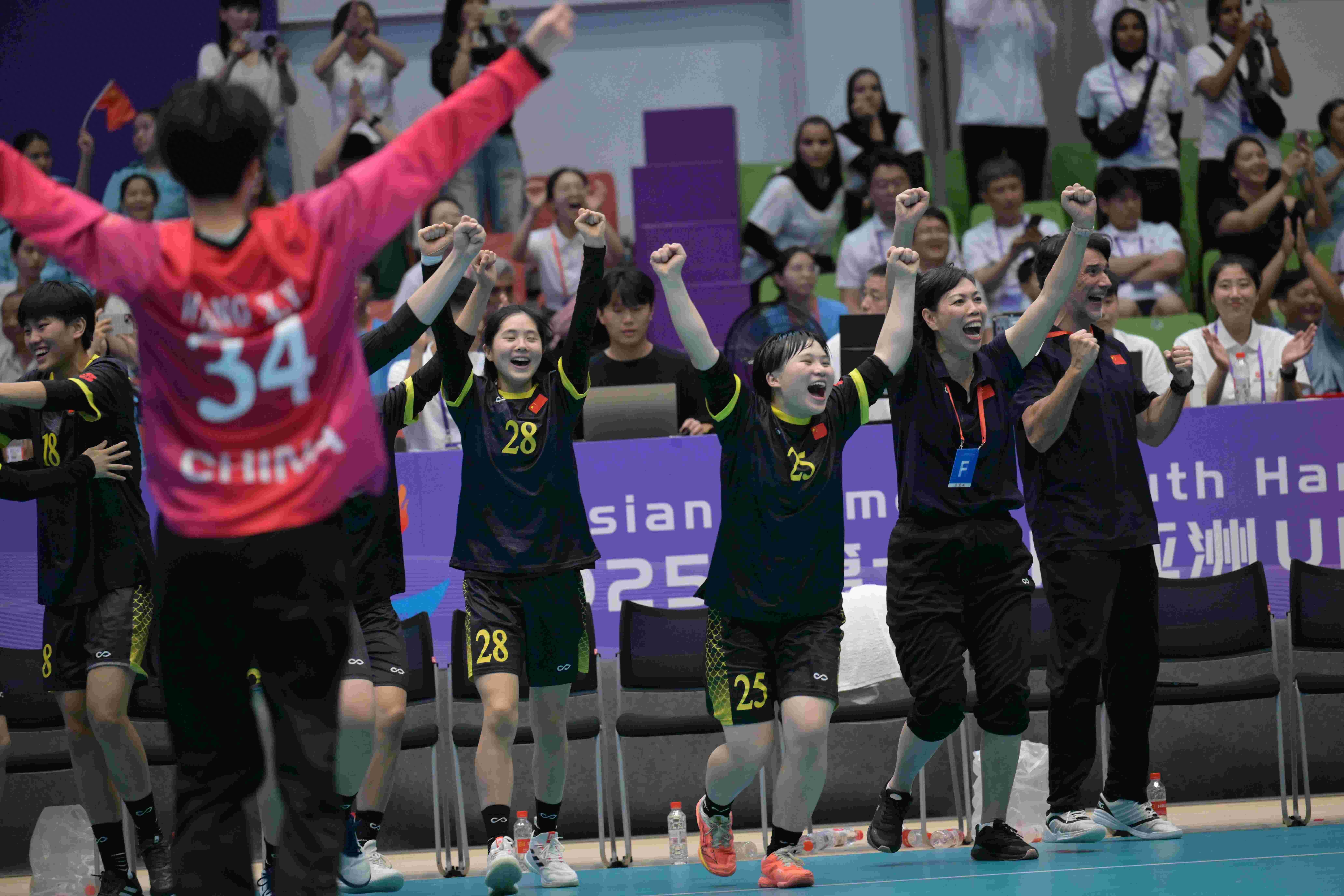 第十一届亚洲U17女子手球锦标赛半决赛上，中国队以28比26力克韩国队，终结中国