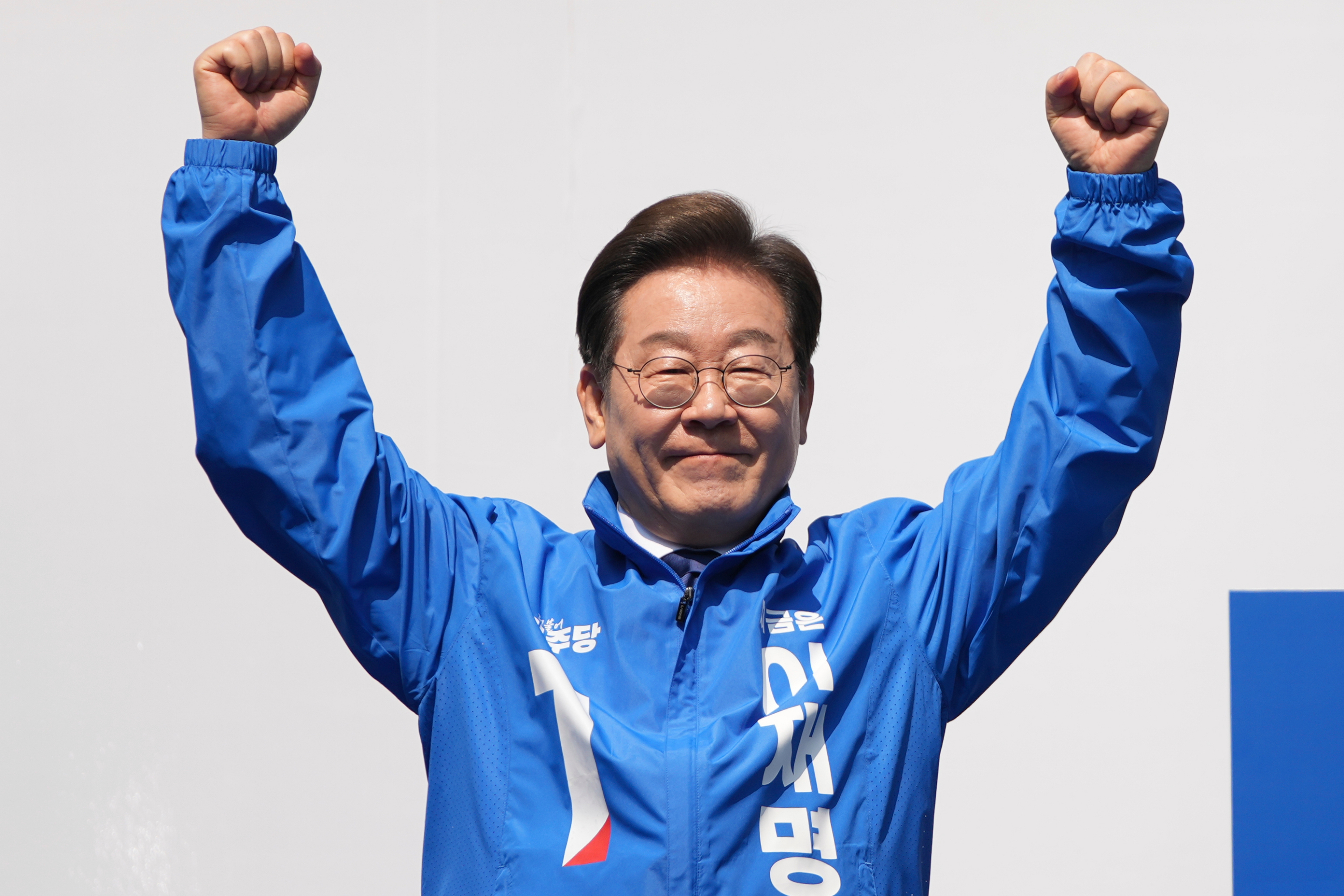 【三战总统宝座，李在明能否成功登顶？】#李在明能否成功登顶# 当地时间3日上午6