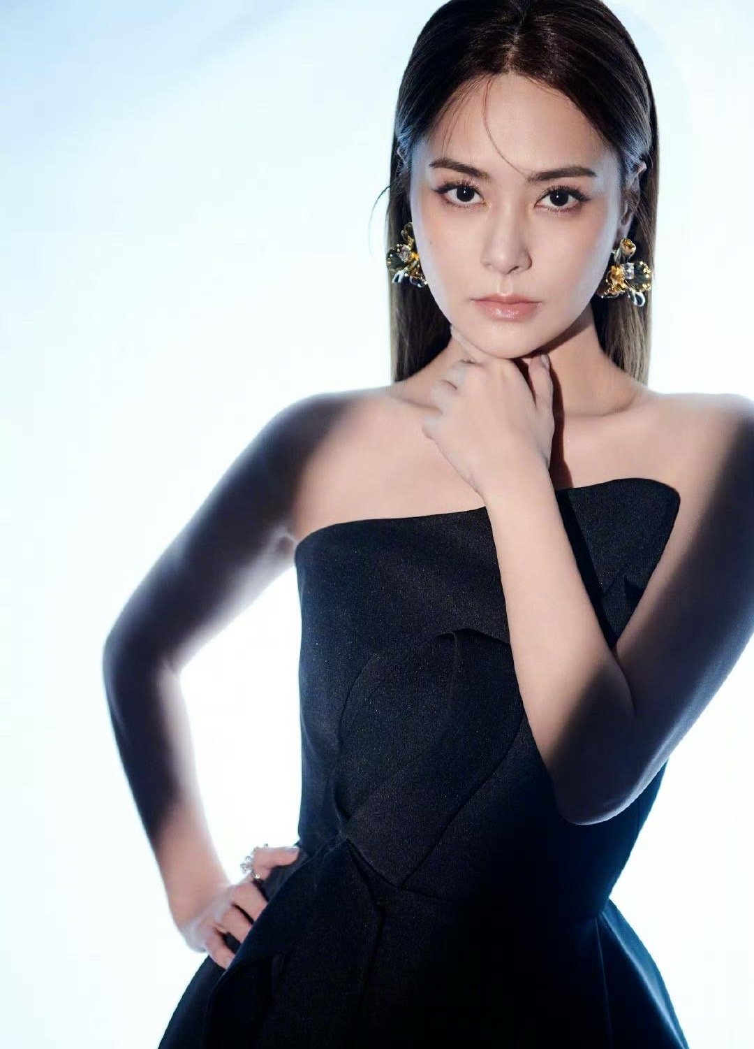 顶流女星知三当三居然说的是阿娇钟欣潼，怎么这么多年过去她还是恋爱脑啊？明知对方有