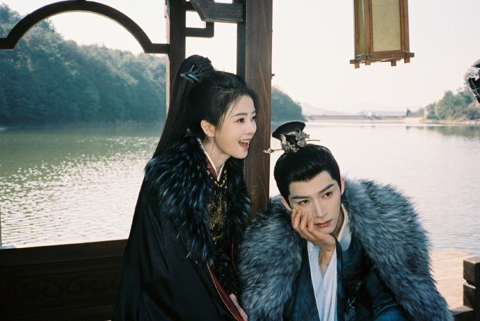 白鹿王星越唐宫奇案合照白鹿王星越唐宫奇案合照，接收白鹿的物料投喂，白鹿王星越合照