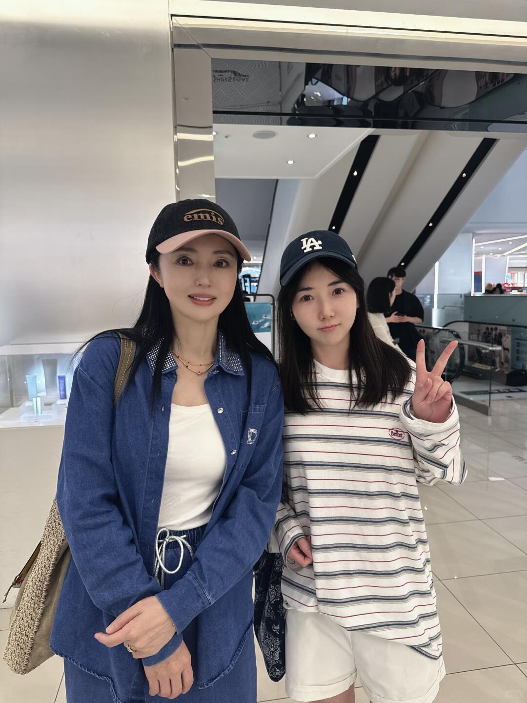 提起董璇，很多人都会感慨，事业清醒独立，唯独在感情里屡屡失准，看男人的眼光一直备
