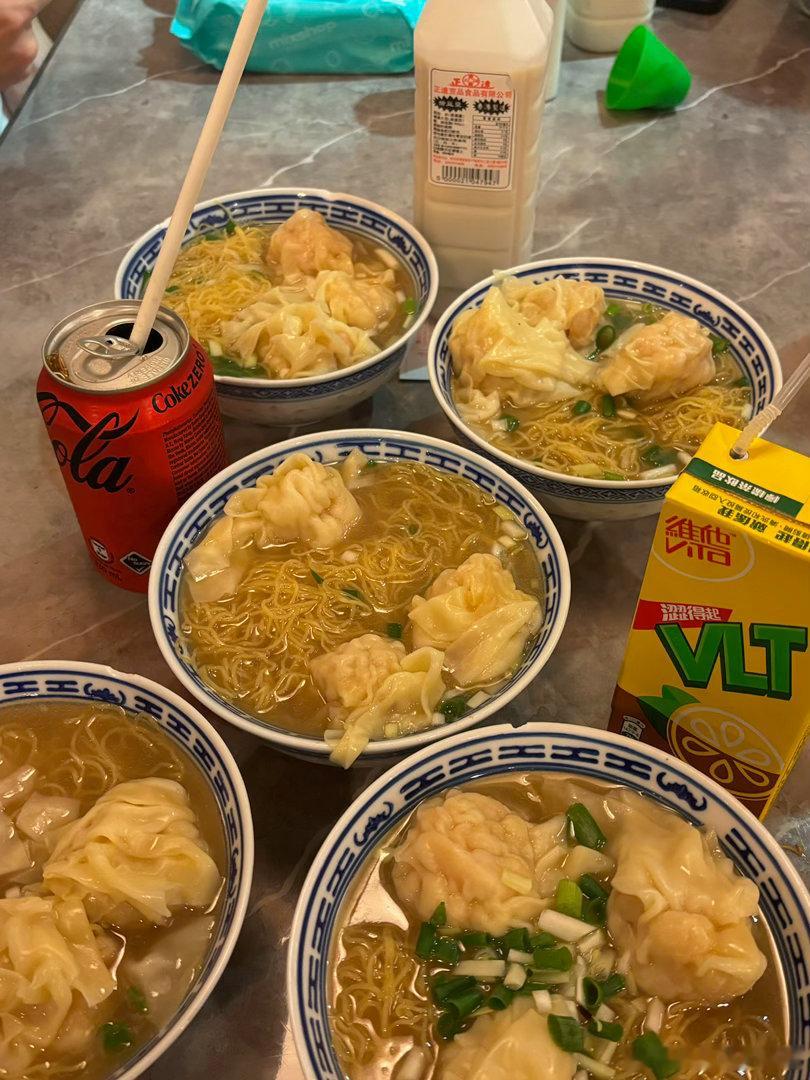 陈姐去年韩国学习时认识的好朋友，一个在港大读书的女孩儿，强烈要求她们过来碰面！所