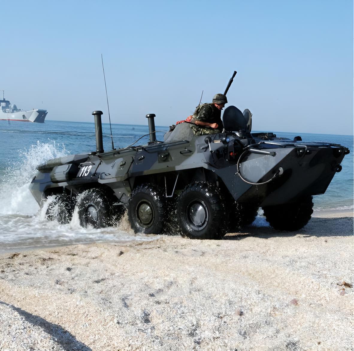 每天认识一件兵器 俄罗斯BTR-80装甲运兵车BTR-80装甲运兵车的炮塔顶部可