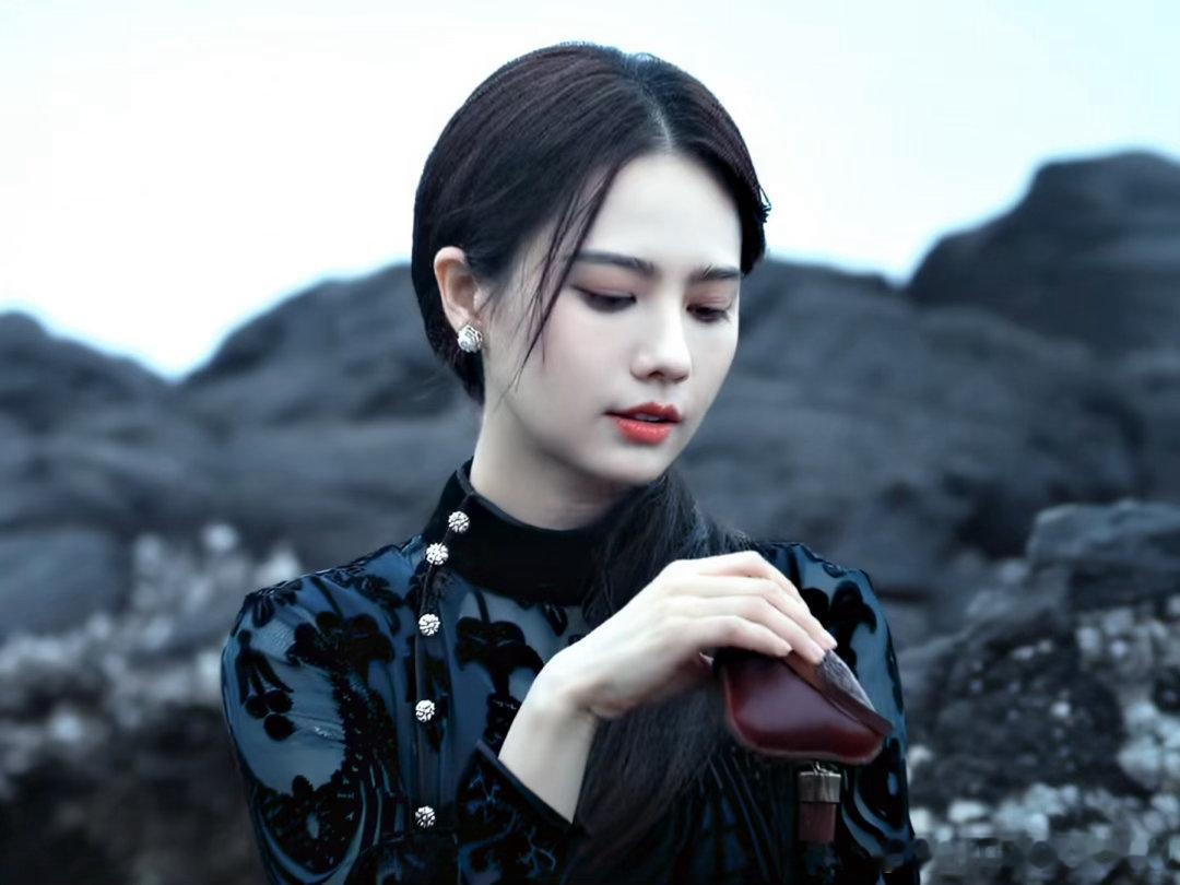 南部档案有自己的黑寡妇剧集南部档案 她站在那里就有一种让人安心的气场，南部档案馆