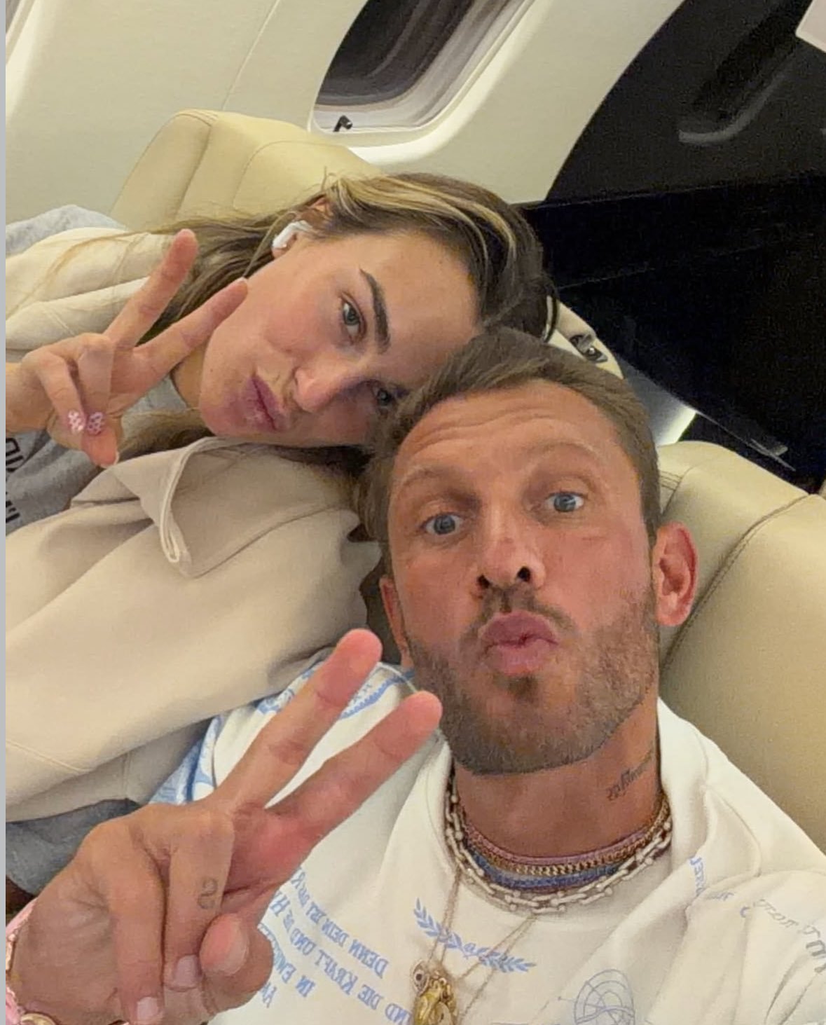 萨巴伦卡和男友在马尔代夫度假