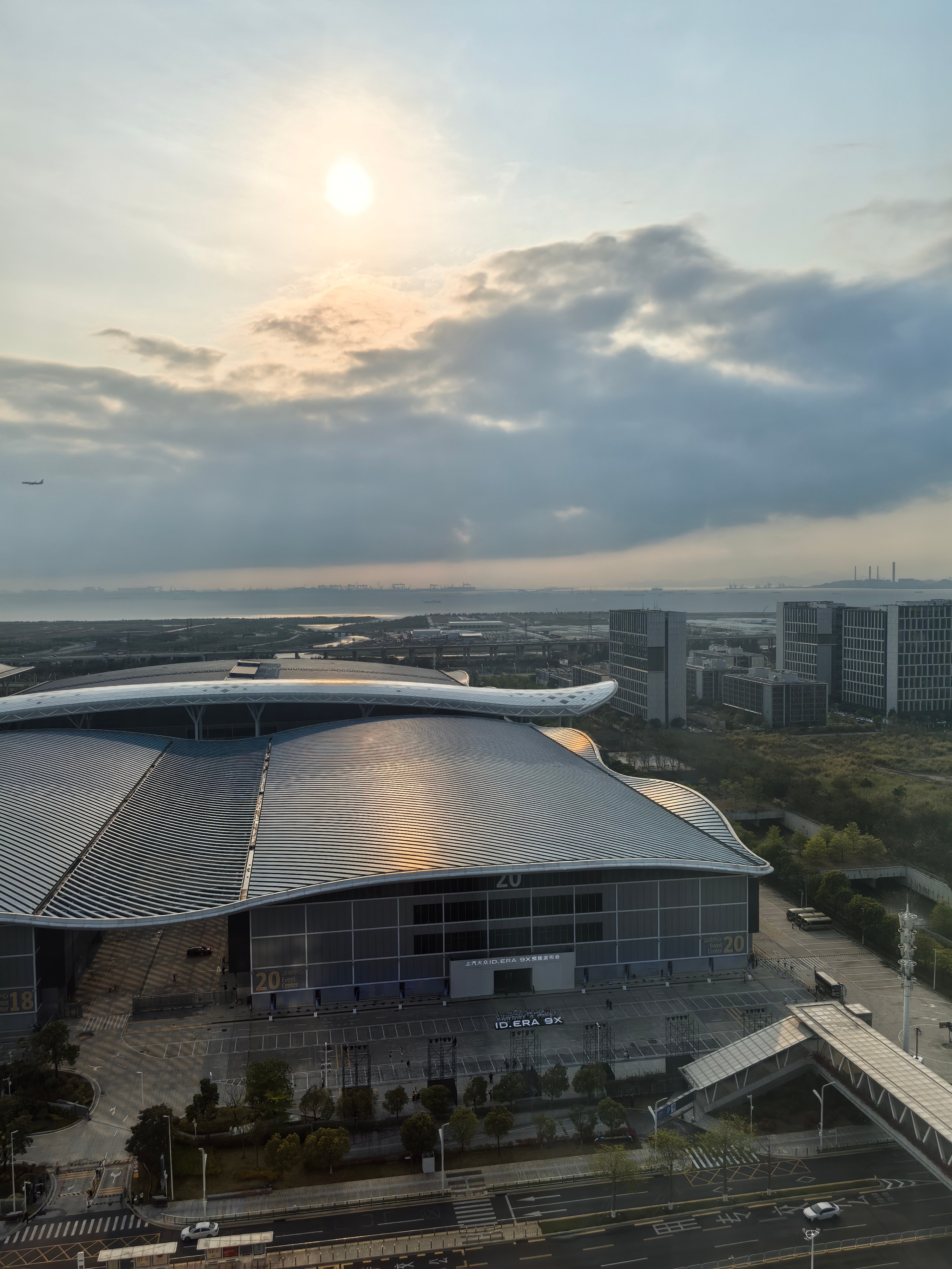 酒店楼下就是发布会现场，非常科学！ 