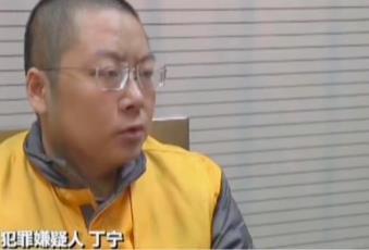 中专生敛财762亿！送情人1.3亿别墅，动用挖掘机挖出罪证！
安徽蚌埠农村走出来