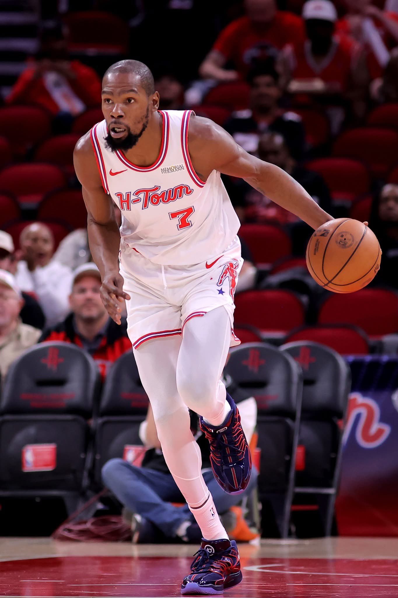 什么水平？本赛季至今的杜兰特……——场均出战35.3分钟——25.1分4.6篮板