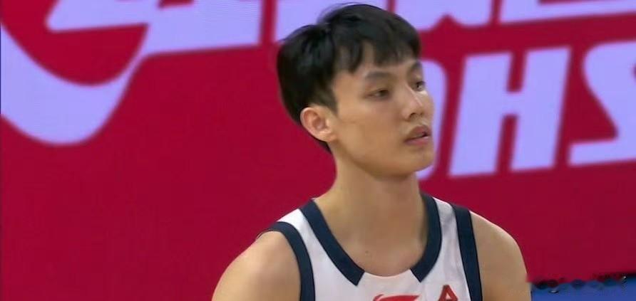 一场加时险胜，一场被逼到最后时刻3分险胜，广东队新赛季主打一个字“乱”！

这赛