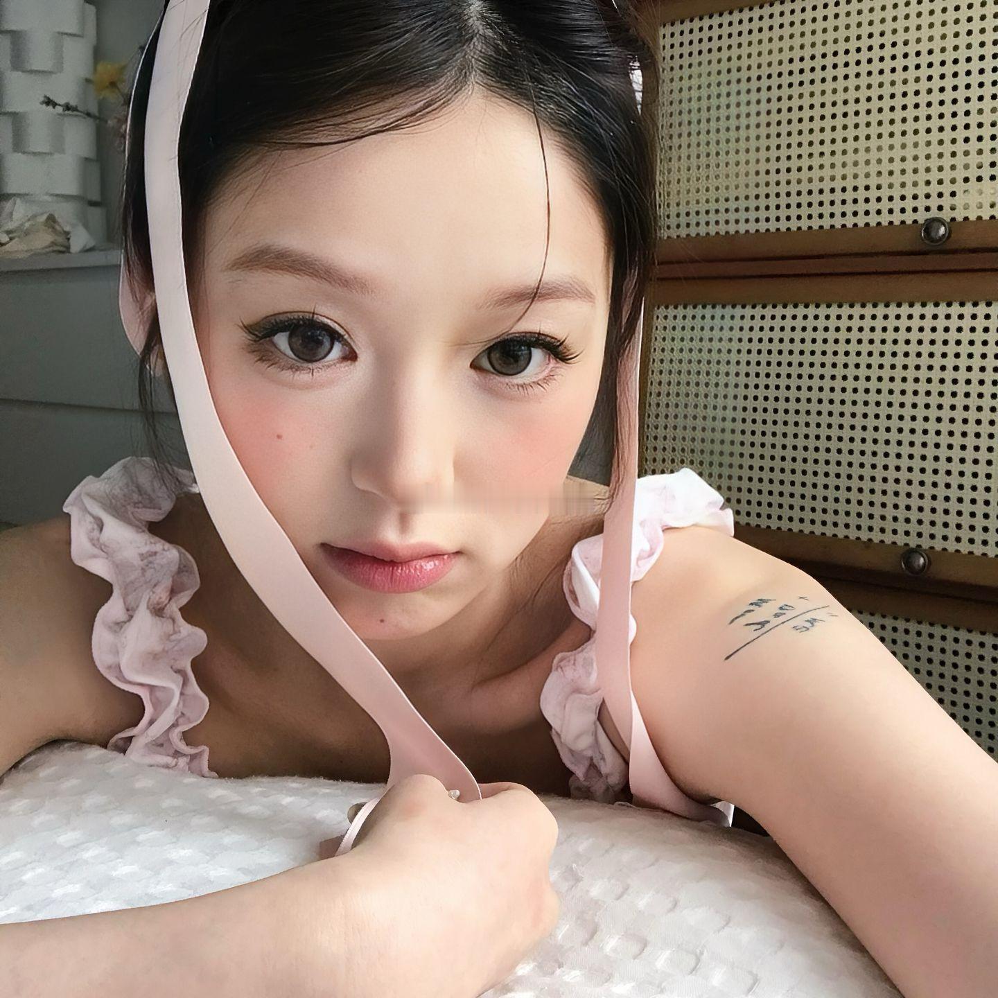 女生头像[超话]头像 韩系欧尼小姐姐俏皮小众高清女头氛围感温柔 ​​​