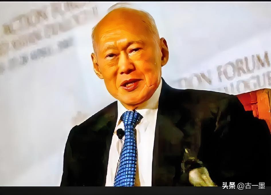 这下好了，
李光耀怕是要睡不着了，
新加坡联合早报道：“北京强化历史与安全叙事反