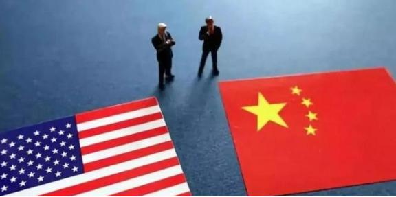 站在中国人的视角来看，好像美国一直在步步紧逼，又是提关税又是制裁，但站在美国人的