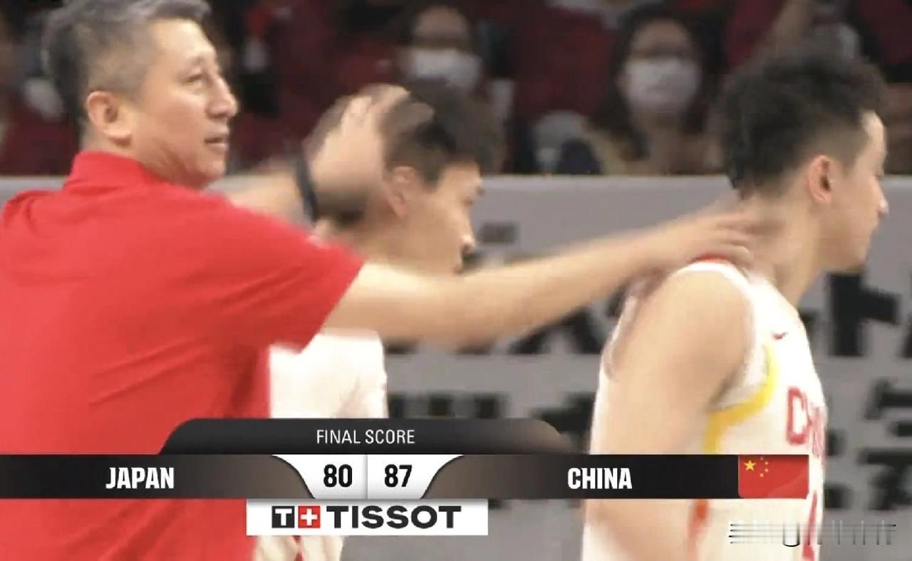 中国87：80日本，篮球场上见过黑哨，没见过这么黑的黑哨，得亏中国小伙子争气。