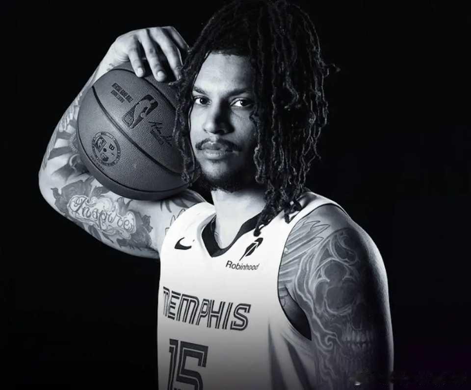 一天内2个NBA球员去世北京时间5月13日，灰熊队官方、球员经纪公司及NBA官方