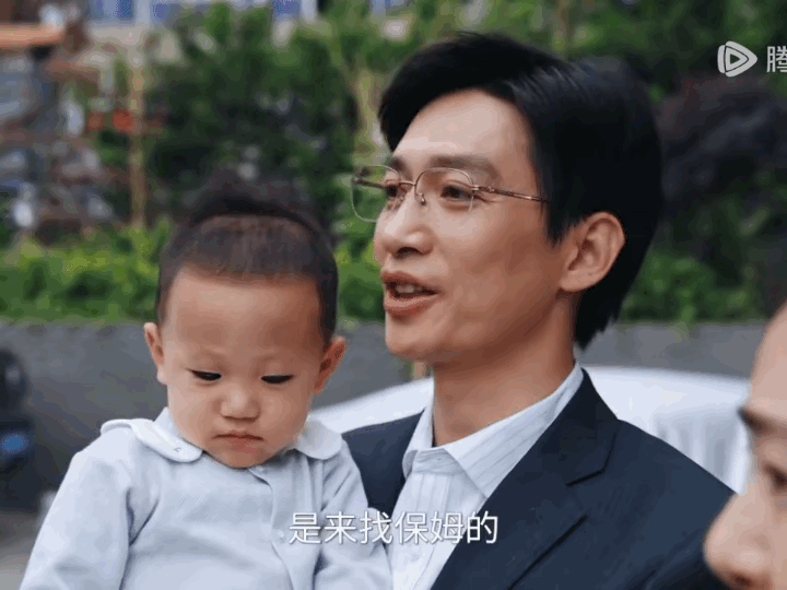 《利剑玫瑰》孙律师带着妻儿去家政公司找保姆，可是没有找到合适的倒是在附近遇到一个