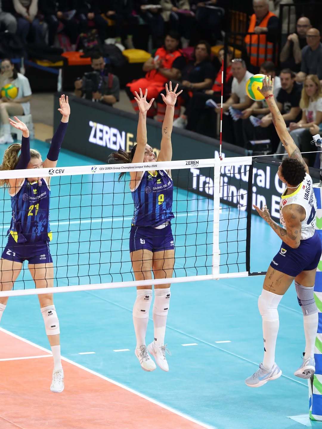 斯坎迪奇3比0完胜费内巴切，是有点意外，毕竟缺了瓜姐！ 