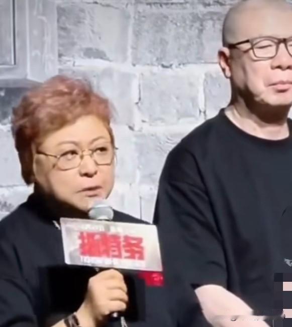越位的韩红

韩红，妥妥的公益正能量代表，无论国家几次大地震大灾害，或是那场涉及
