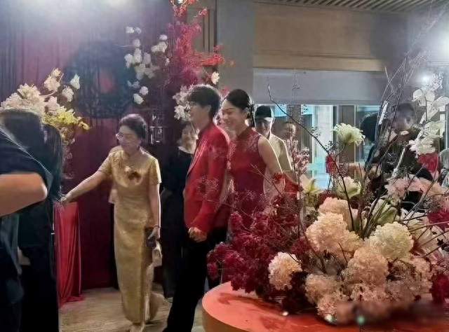 许嵩婚讯不到3天，噩耗接连发生：粉丝脱粉、口碑暴跌，妻子黑料