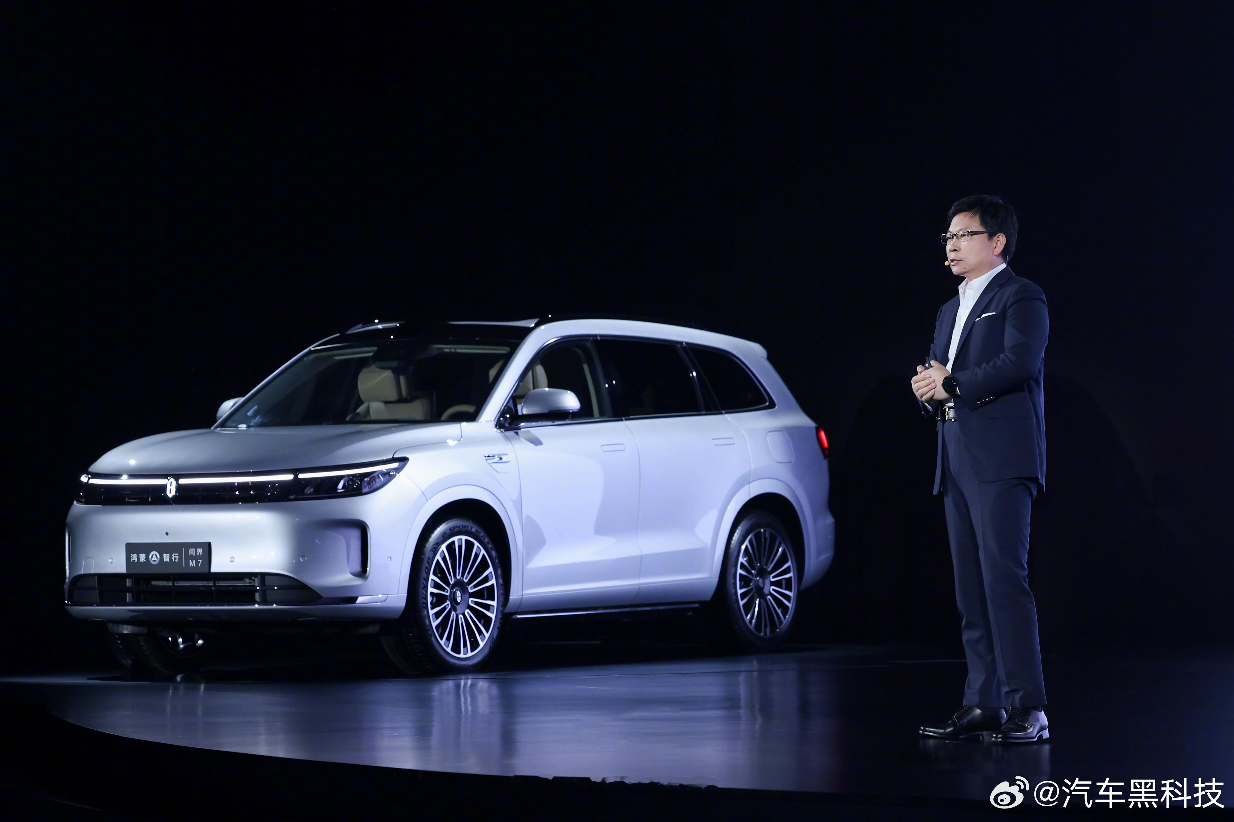 #问界新M7Ultra上市即交付# 问界新M7 Ultra对鸿蒙智能座舱进行了升