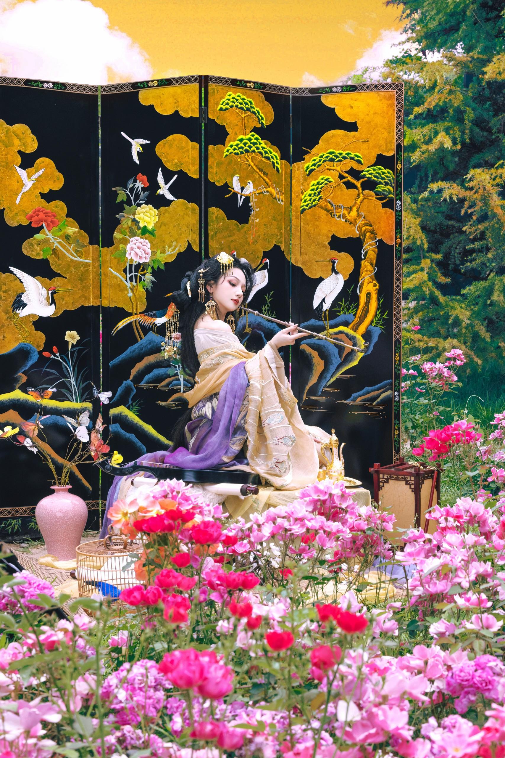 ‘ 女人就是要花团锦簇的才好 ’。