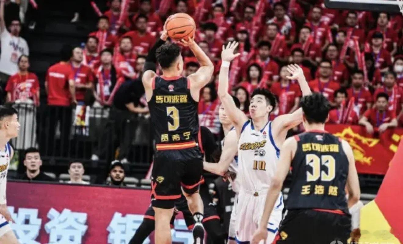 北京时间5月21日，CBA季后赛半决赛的比赛继续进行，在下半区的对决中，深圳马可