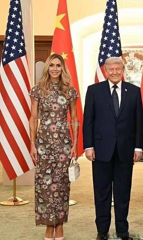 太给面子！特朗普的二儿媳劳拉·特朗普直接穿上中国旗袍，国风彻底火到海外

谁也没