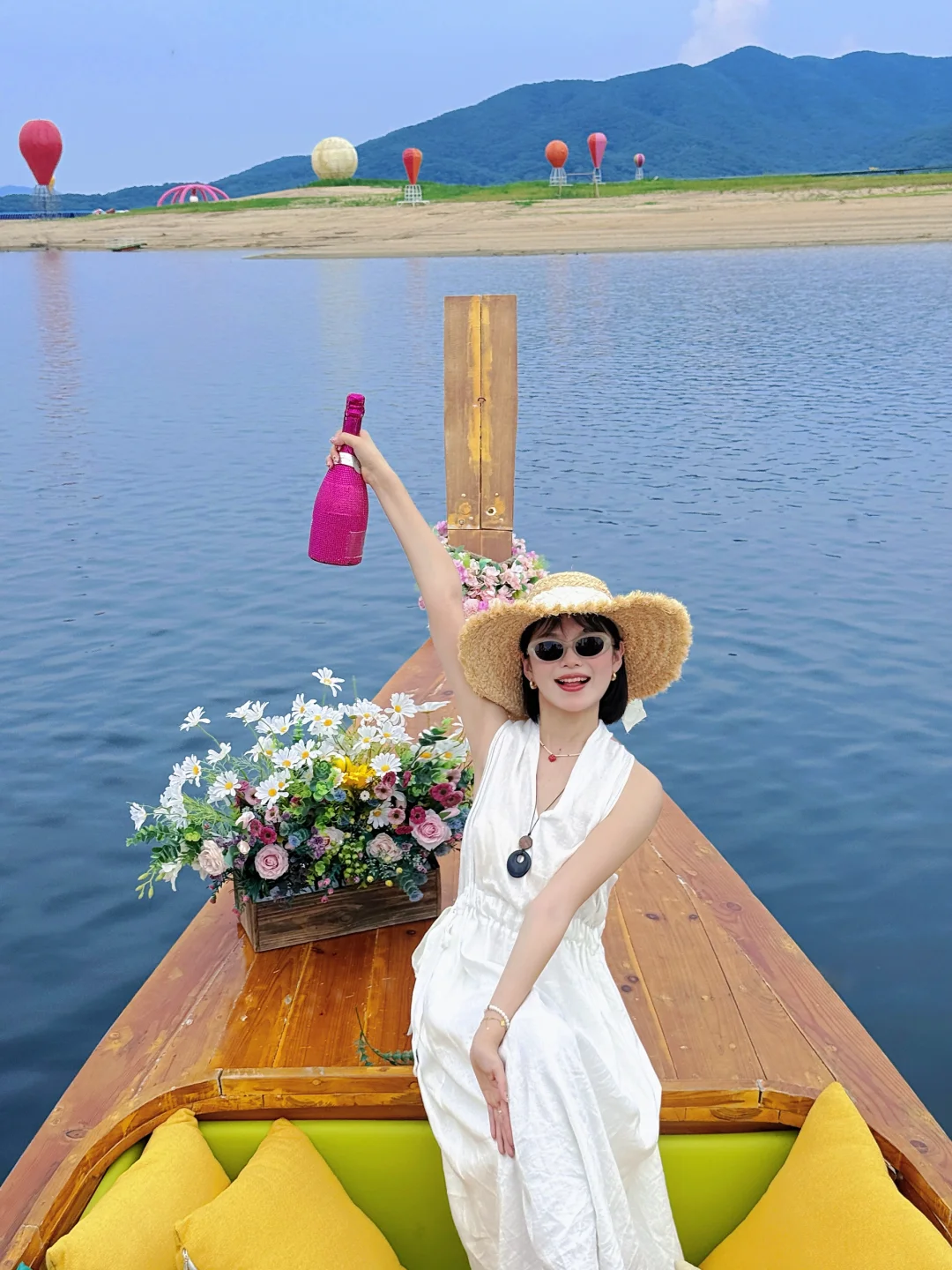 管它是湖是海呢 带上酒杯🍸上船啦