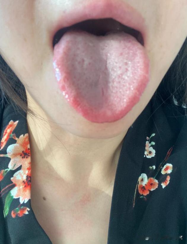 门诊小姐姐，年龄不到28岁，但是问题真的一大堆[吃瓜群众][吃瓜群众][吃瓜群众