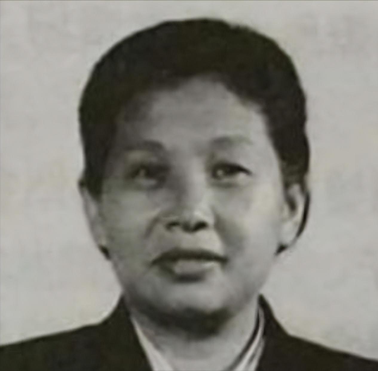 [微风]1939年一天的夜晚，女战士徐敏正要去如厕，突然被一壮汉从背后抱到了床榻