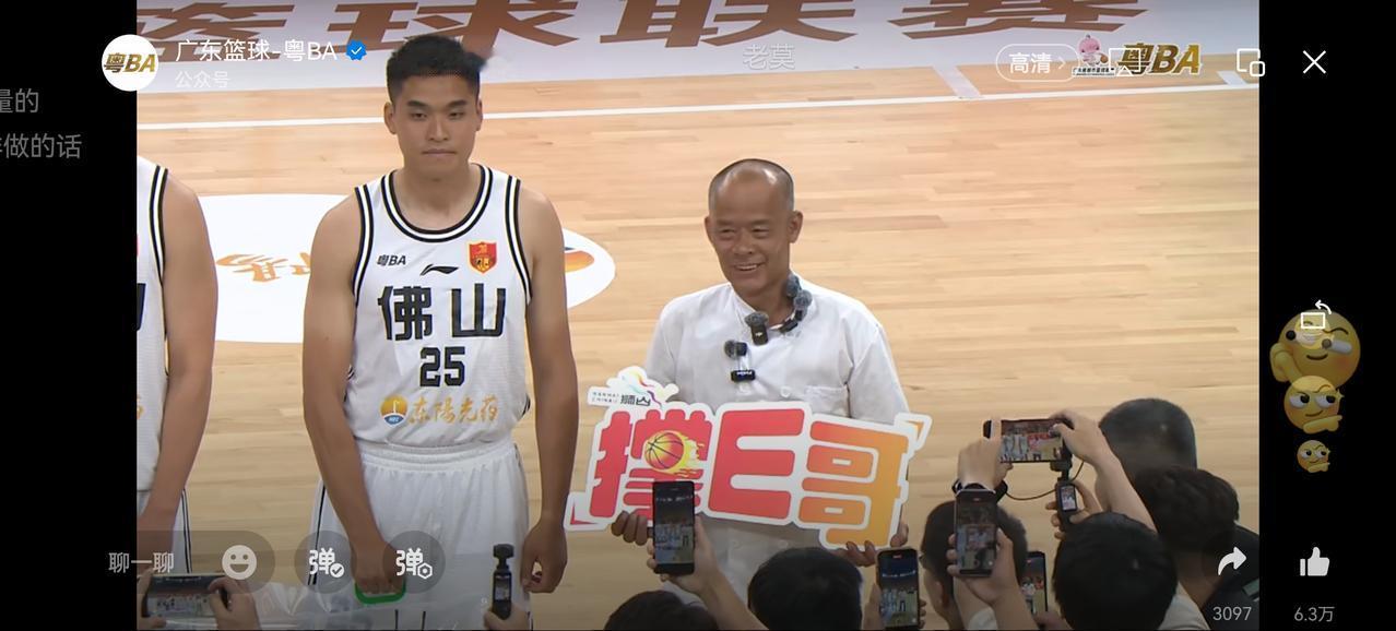 粤BA请来了莫叔！哈哈，广东这边终于学会了怎么去做好赛事宣传了。苏超这边请来了何