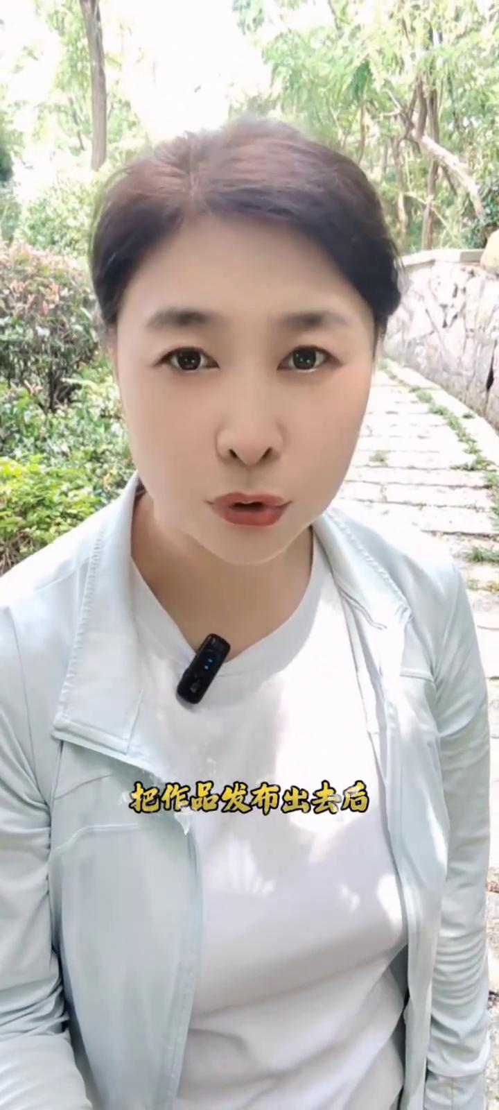 有没有很多人跟之前的我一模一样，闲来无事躺在床上刷视频，刷到别人的作品随手一划而