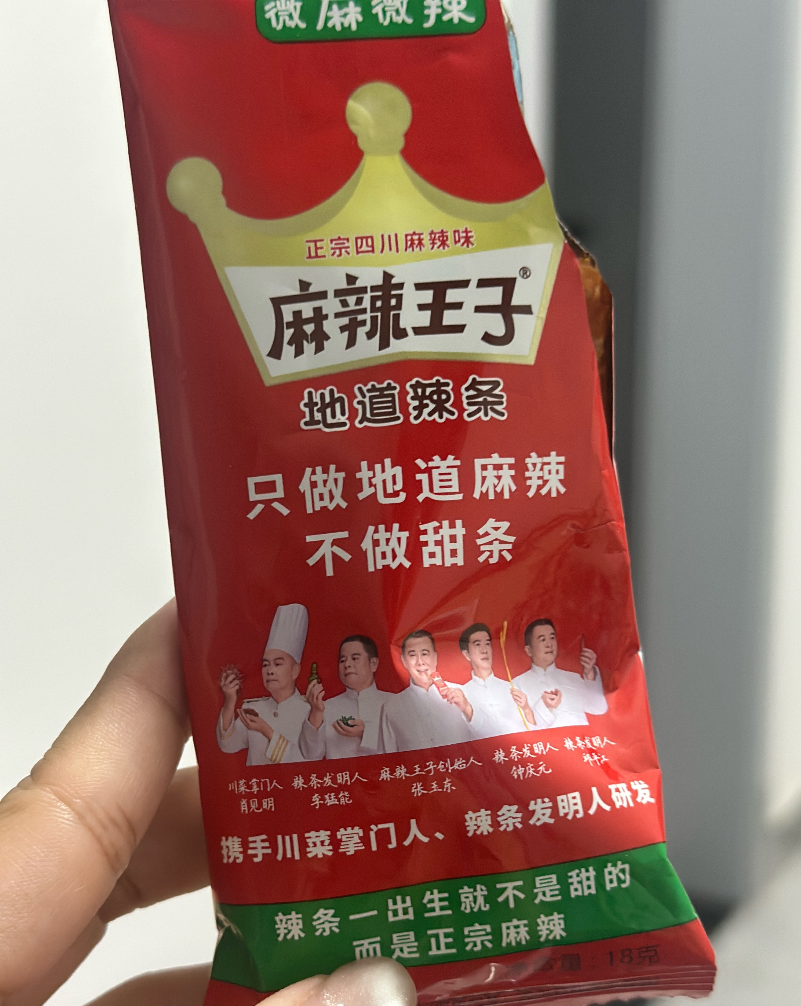 不吃零食最好的办法就是不买零食，看不到就不想吃。我偶尔嘴馋想吃干脆面和麻辣王子，