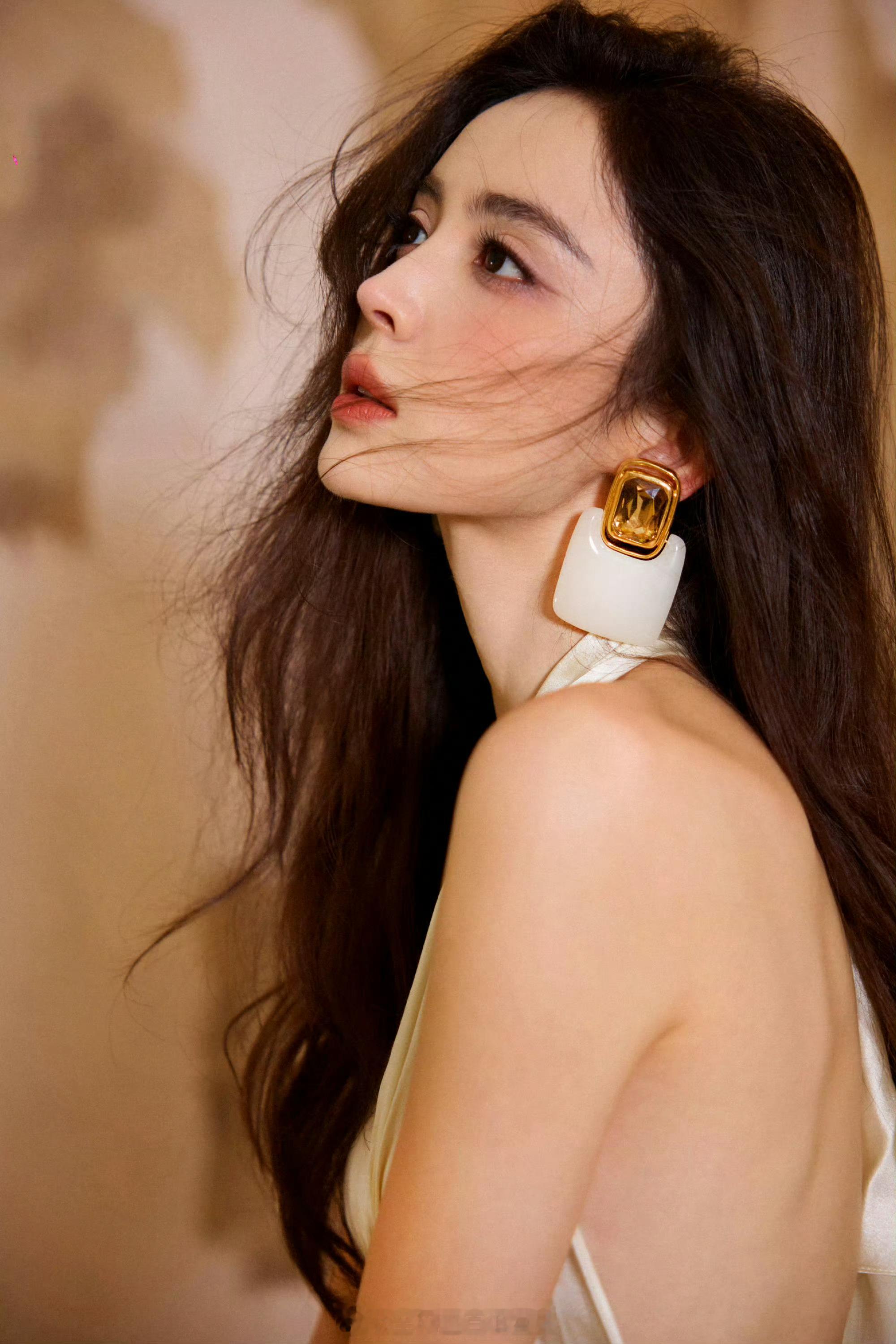 #娜扎牛奶皮肤#娜扎的皮肤真的是特别的好，每次看见第一想法就是姐姐简直是美神降临