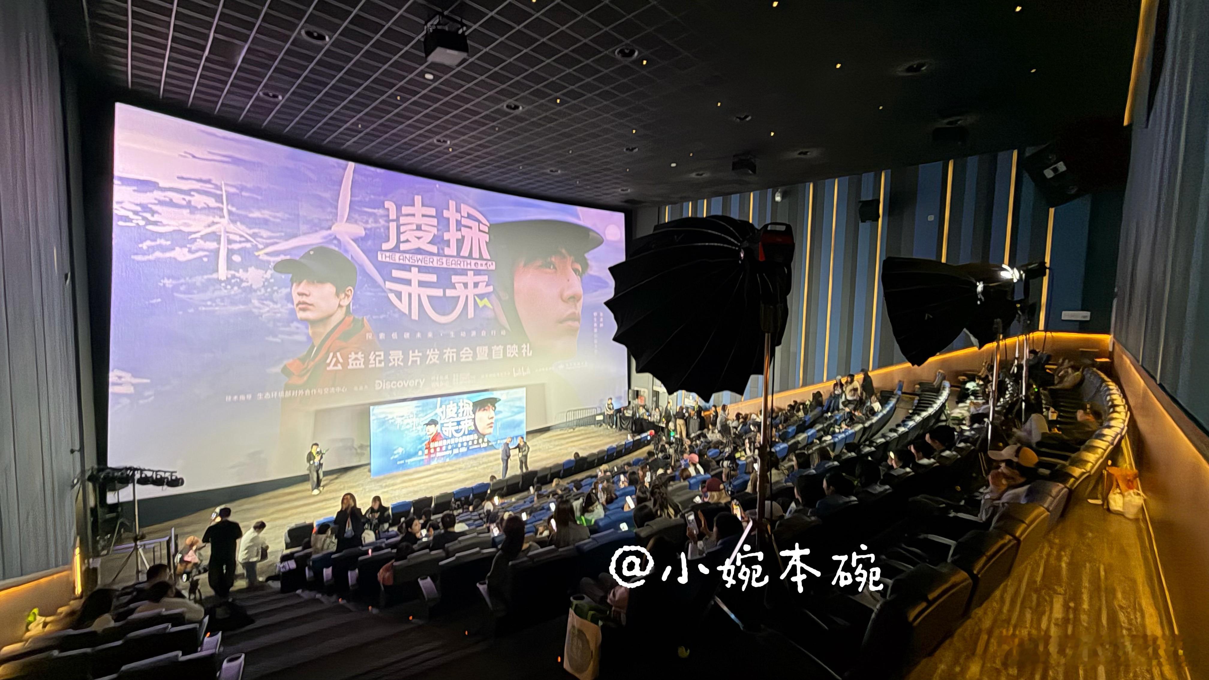 Wok！！！！！这么大的厅！！！！这么多人啊！！！！！大方的！！！！！前线人脉?