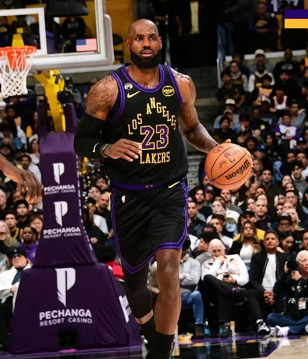 今天湖人背靠背主场迎战亚特兰大老鹰队！41岁的詹姆斯拿下全场最高的31分，上场3