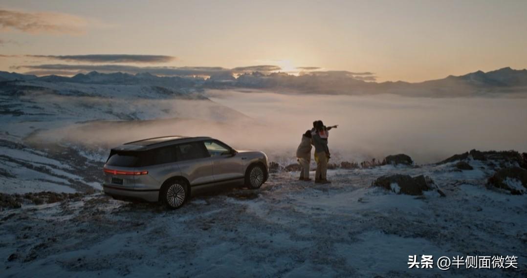 从产品布局来看，三款车型的差异主要体现在动力调校和部分高阶舒适配置上：Pro版面