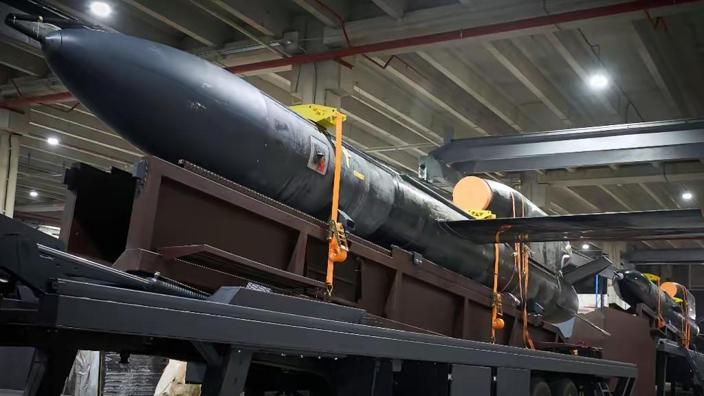 乌克兰的火烈鸟导弹发力了，成功击中俄罗斯中部的一家导弹工厂，厂房受严重破坏，短期