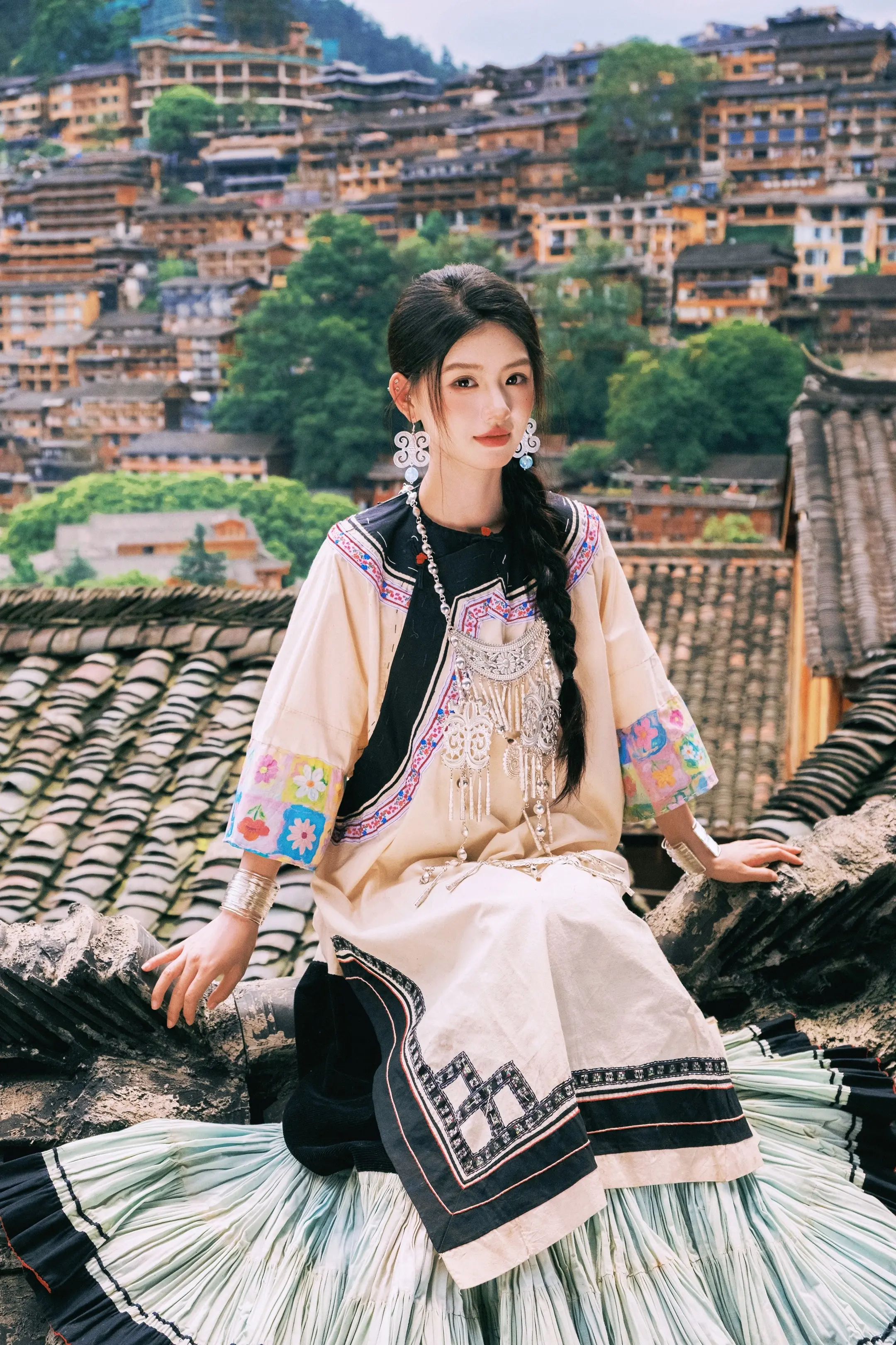 等风吹过玉兰花 我翻山越岭为你来