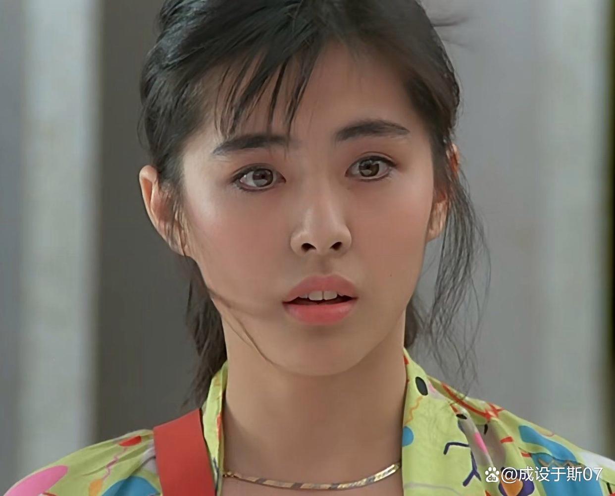 就王祖贤这颜值，试问当今流量小花谁能敌？欢迎评论区留言讨论。