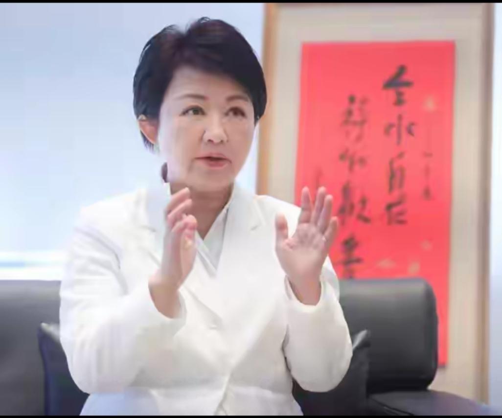 台湾网络民调，赖清德高出卢秀燕6.7%。台湾民众对卢秀燕评价呈两极分化：基层认可