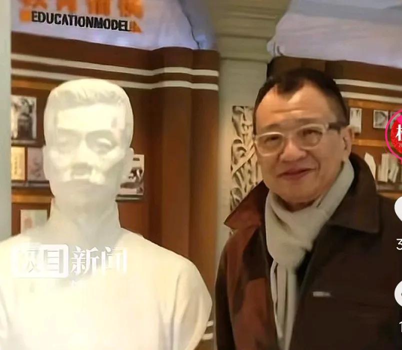 香港76岁老戏骨许绍雄被曝病危，多名好友紧急赶往医院看望，看来情况不容乐观，许绍