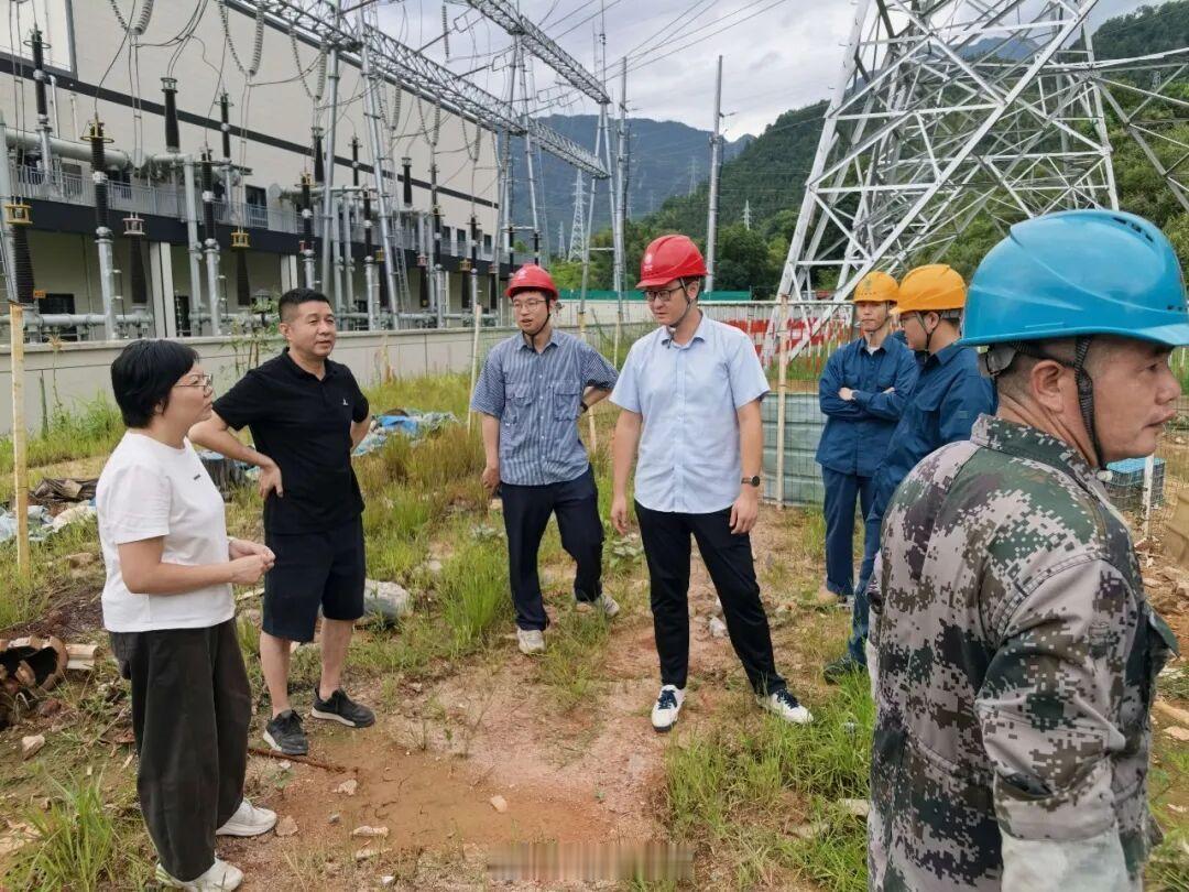 防御台风白海豚云和守好安全关台风防御，排查先行！云和工作人员进山入村，仔细巡检地
