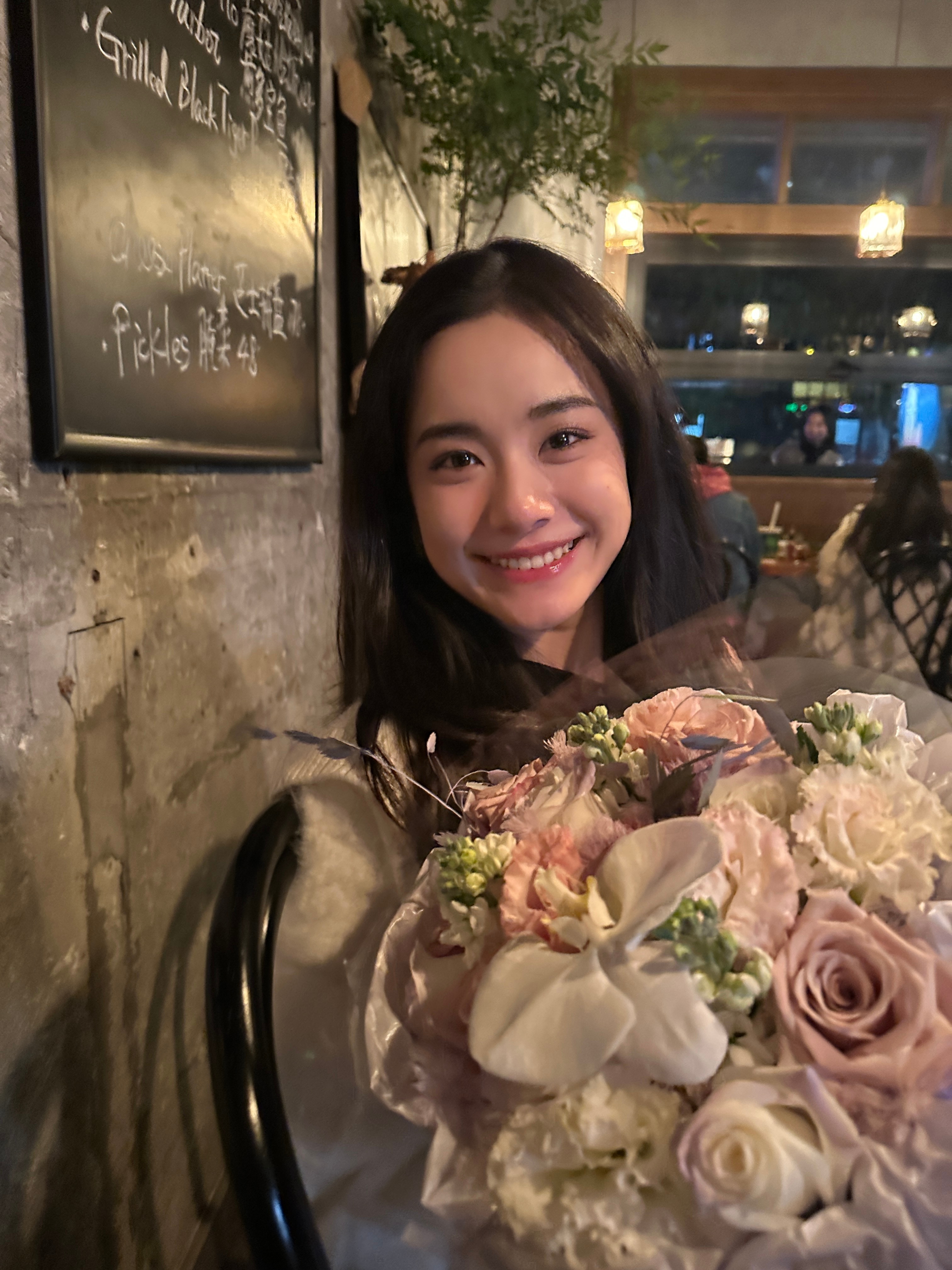 【来自的投稿】 ID： 因为顾夏认识的你 希望你永远明媚永远开心 大家多多认识她