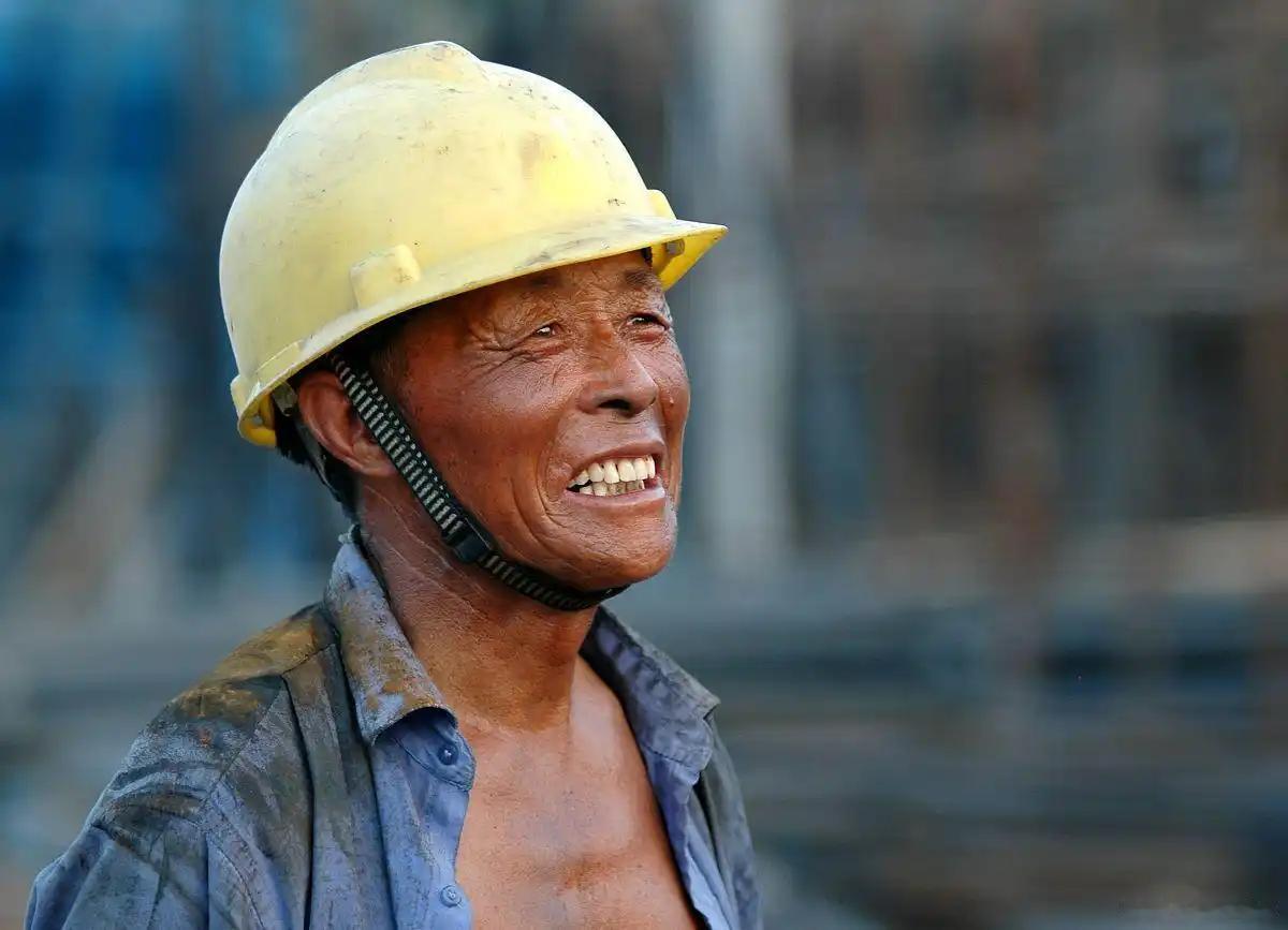 2026 年养老金调整通知未公布，盛夏“额外进账”来了：在职有高温津贴，部分退休