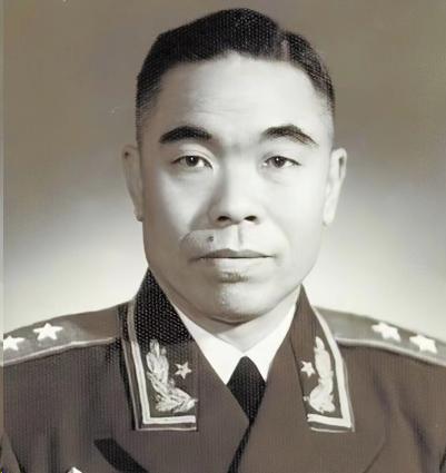 [微风]1955年，授衔仪式结束后，曾泽生流着泪说道：“感谢彭老总，是他让我赢得