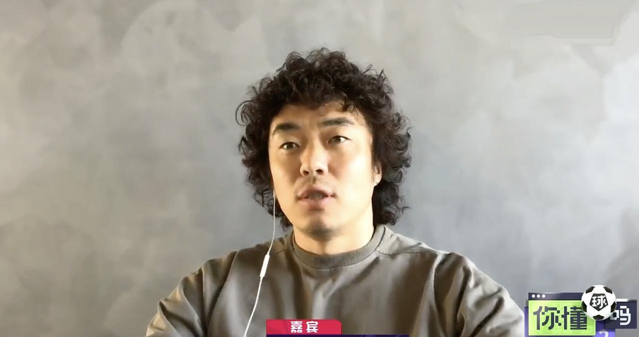 冯潇霆，别以为换了个爆炸头别人就认不出你是哪个！