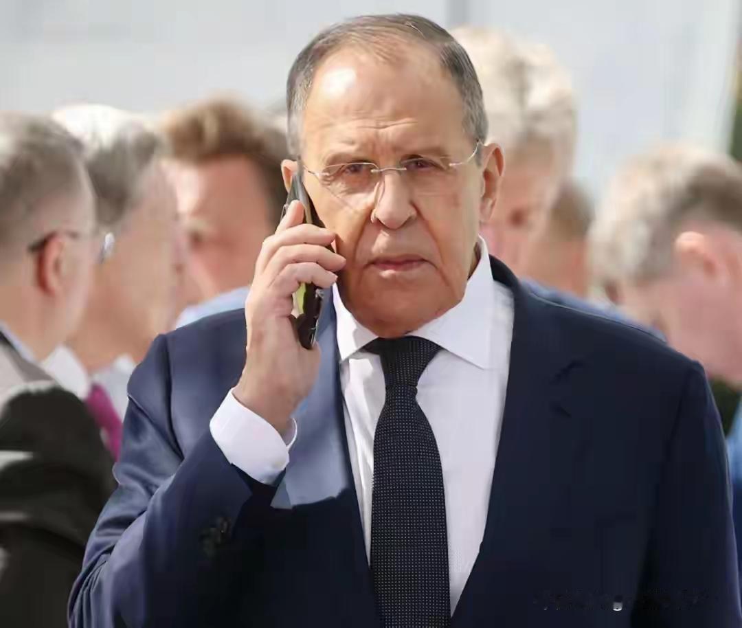 俄罗斯人扎堆赴日，这波操作太意外！
2025年俄罗斯人赴日旅游直接“爆单”，前1