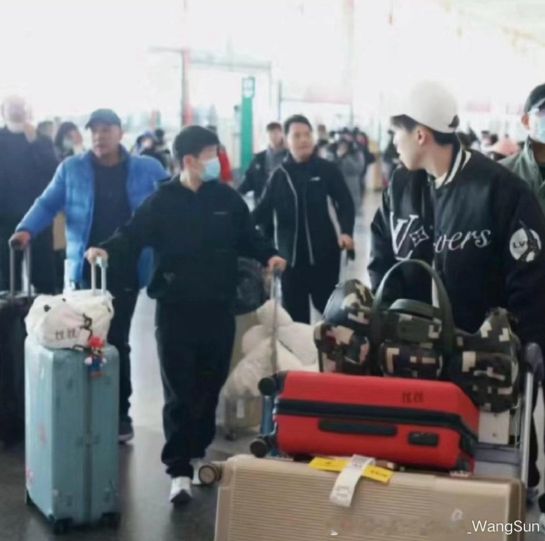 丢不了[哈哈]cr： 我也想捏捏～and lxx ​​​