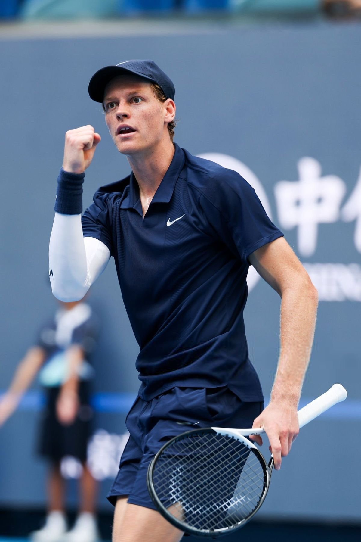 鲁塞德斯基：“辛纳正在追寻三巨头的脚步。”鲁塞德斯基称赞辛纳在休赛期优先考虑训练